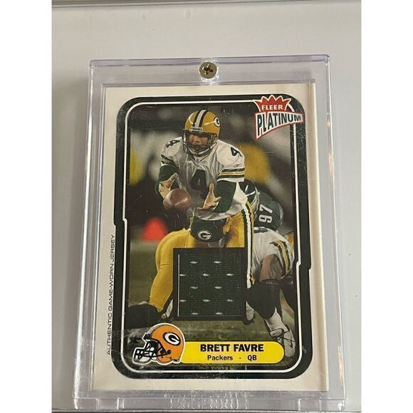 Brett Farve 2004 fleer/skybox  jersey card - Picture 1 of 2